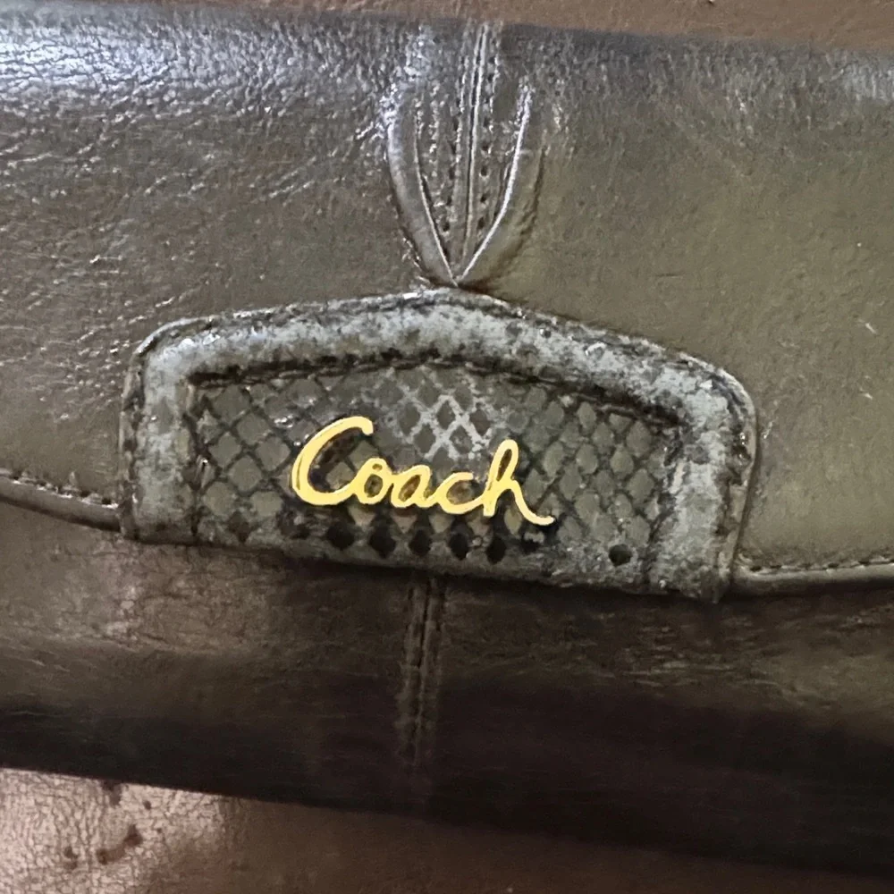 Vintage Coach Black Leather Wallet with Gold Accent - Picture 2 of 3